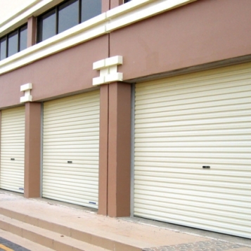 Cửa cuốn khe thoáng và cửa cuốn tấm liền Austdoor