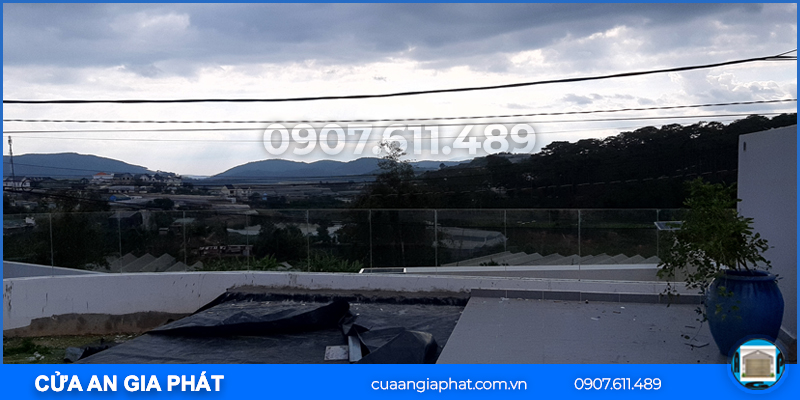 thi-cong-lan-can-kinh-tai-da-lat